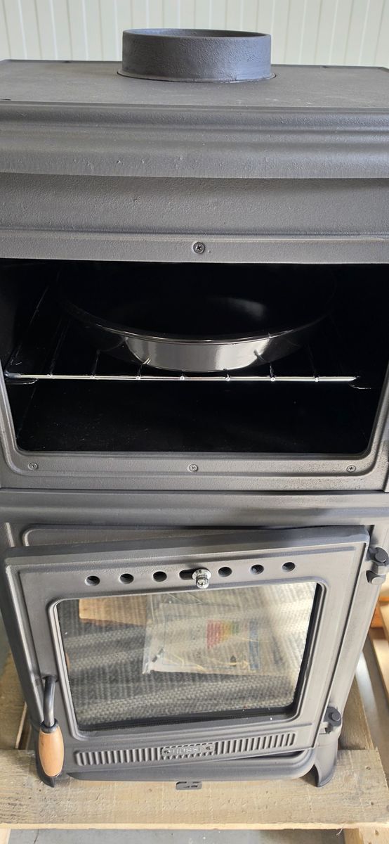 Vedkomfyr 8010CL HJØRNE koketopp bakerovn 7kW sideglass venstre